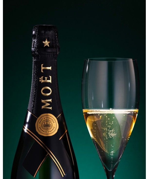 MOËT & CHANDON CHAMPAGNE BRUT IMPÉRIAL with case Limited Edition75cl.